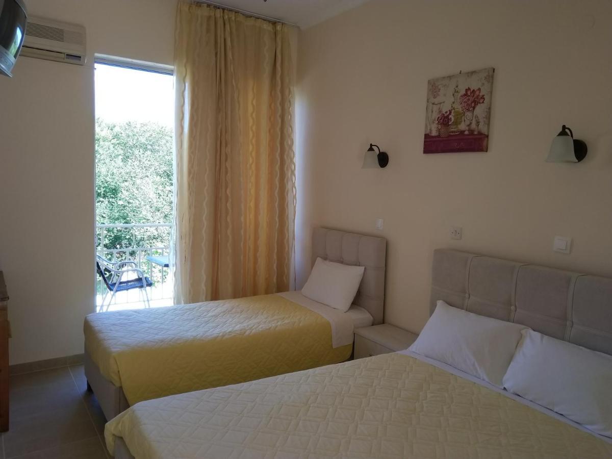 River Studios & Apartments Mesongí Chambre photo
