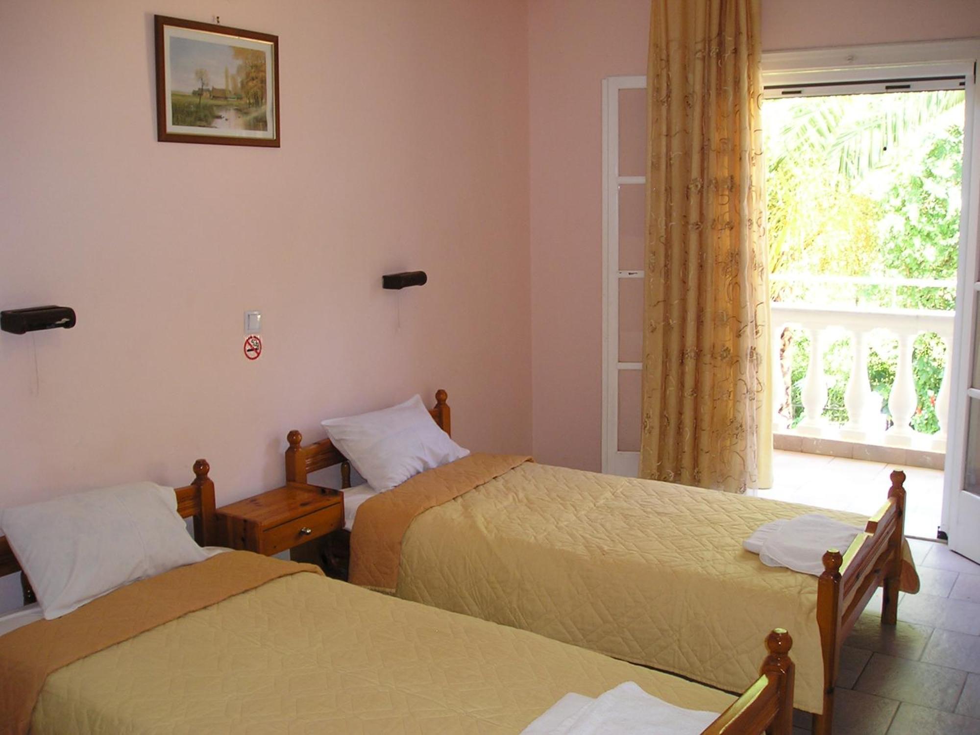 River Studios & Apartments Mesongí Chambre photo